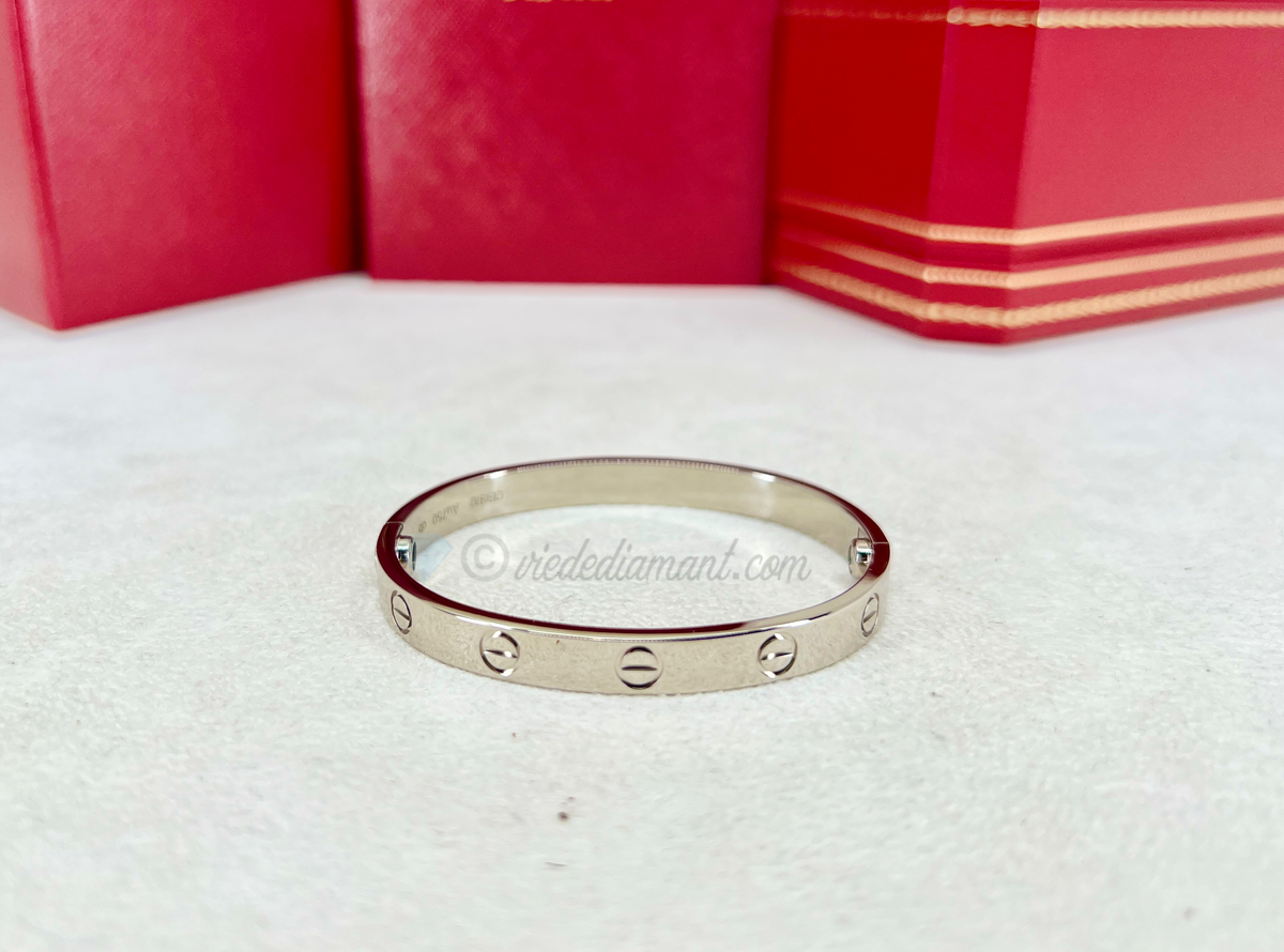 Pre owned Cartier Love Bracelet White Gold Size 15 B6067615 Vie De Diamant