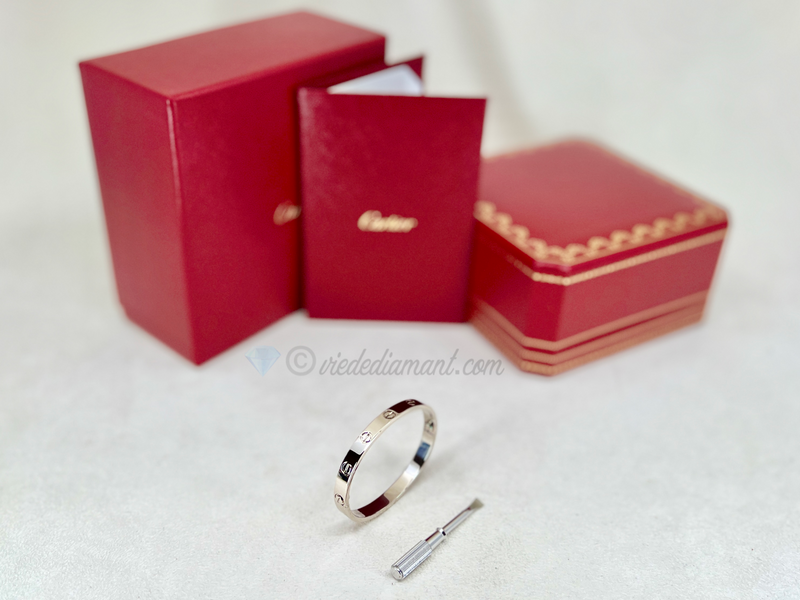 Pre owned Cartier Love Bracelet White Gold Size 15 B6067615 Vie De Diamant